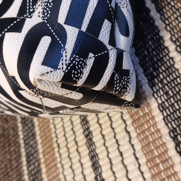 Victoria's Secret  makeup bag - Picture 7 of 16